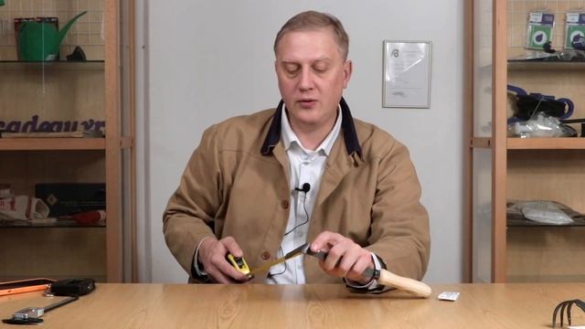 Японская праворучная мотыжка DeWit  Многофункциональный инструмент для сада