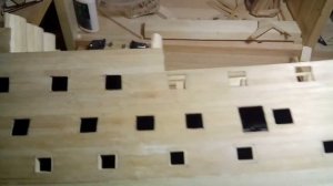 56 Устанавливаем рамки портов. Повелитель морей от деагостини.