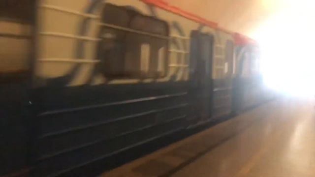 На приб. поезд до станции «Таганская»посадки нет, на станции метро «Павелецкая» // 29 июля 2022 год смотреть онлайн