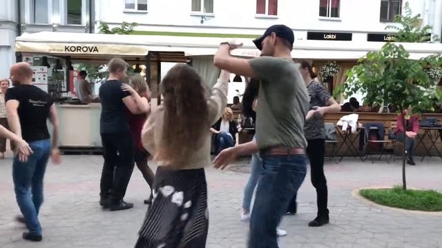 Милая улыбка и хорошее настроение для всех... смотреть онлайн