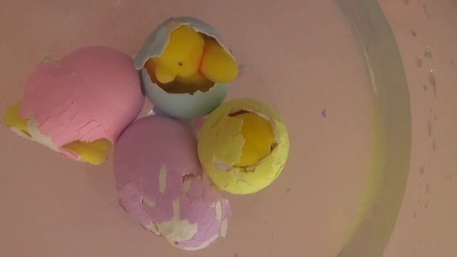 Яйца Сюрприз #Выращиваем Игрушки в Воде Цыплята  Suprise Egg making toy animal grow