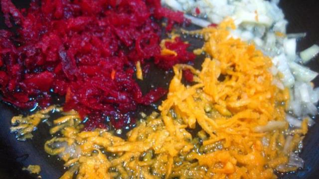 Борщ со свежей капустой и чесноком