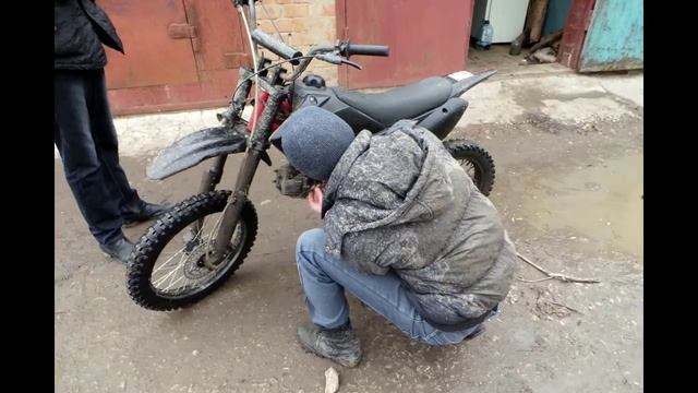 Первый запуск мотоцикла после зимы. смотреть онлайн
