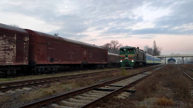 Тепловоз 2ТЭ10У-0486Б с поездом №642 Кишинёв - Одесса, станция Кишинёв смотреть онлайн