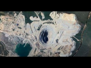 Кимберлитовая трубка. Самый большой карьер по добыче алмазов.