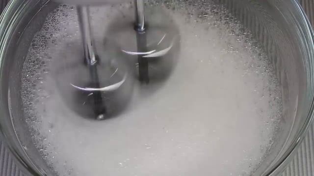 Белковая глазурь для кулича. Рецепт белой глазури с сахарной пудрой и белками для кулича или печень