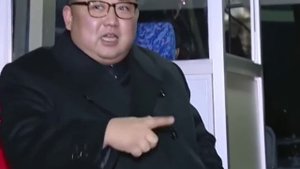 Ким Чин Ын запустил первый электробус)))