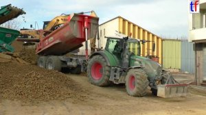 Fendt 724 Vario + Kampe Halfpipe Kippanhänger, Backnang, Germany, 2014.