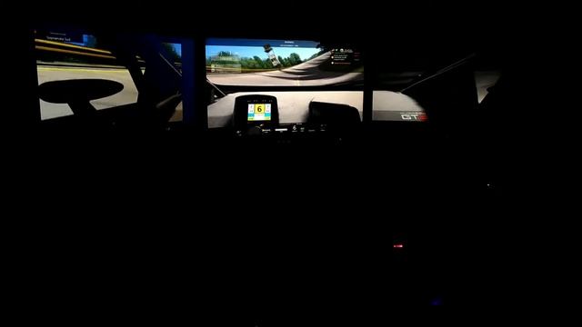 Assetto Corsa con 3 monitor смотреть онлайн
