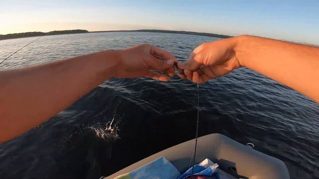 Озере Карельского перешейка. Ловля щуки и окуня на джиг. Рыбалка на спиннинг. Летняя рыбалка смотреть онлайн