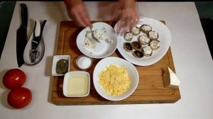 Из микроволновки: шампиньоны, фаршированные сыром фетакса