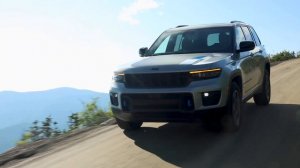 New 2022 Jeep GRAND CHEROKEE 4XE Hybrid - Exterior & Interior of 5-Seater Summit and Trailhawk