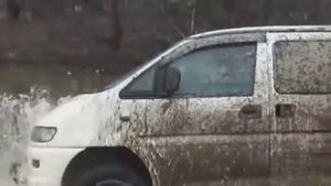 Delica L300 и L400 по воде и бездорожью.