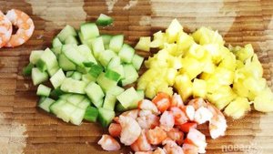 Салат с креветками и рисом