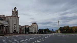 Москва. Университетская площадь. Главное здание МГУ имени М. В. Ломоносова. Ноябрь 2022 года.