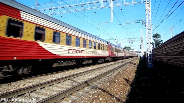 Электровоз ЧС2Т-945 (ТЧЭ-8) со скорым фирм. поездом "Гранд-Экспресс" №053Ч Санкт-Петербург - Москва смотреть онлайн