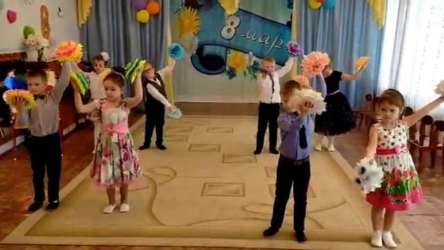 Танец!! мамам к 8 марта!!!! смотреть онлайн