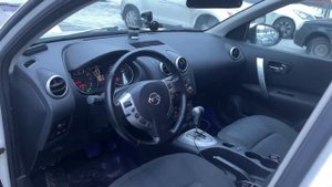 Nissan Qashqai 2.0 CVT 2011г (Передний привод)