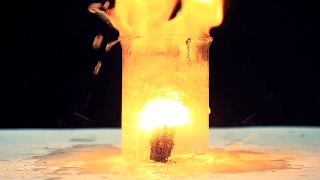 КАК ЗАЖЕЧЬ БЕНГАЛЬСКИЕ ОГНИ ПОД ВОДОЙ? смотреть онлайн