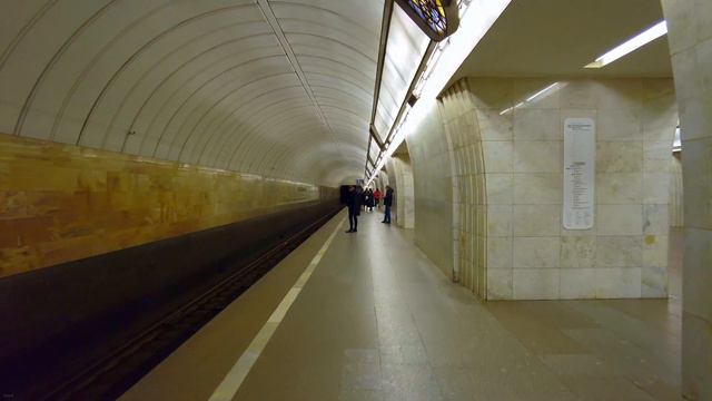 Moscow Metro. Tsvetnoy Bulvar Station. 4K.