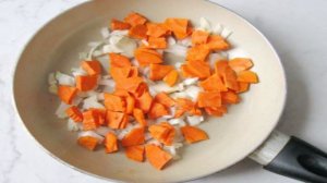 Овощной суп с кукурузой и зеленым горошком