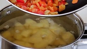 как приготовить вкусный суп с лапшой без мяса ! сытный простой суп без мяса .