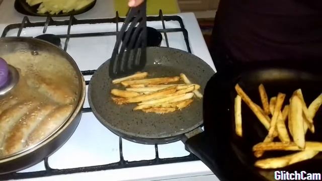 Картофель фри на сковороде. Не хуже чем Макдональдс.