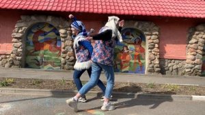 Танец-повторялка «Зарядка»