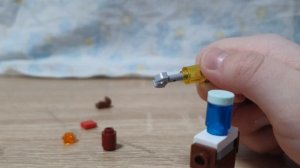 Персонаж из игры Роблокс из лего-деталек