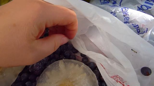 Заготовки на зиму в многодетной семье. Заполняем морозильник ❄ смотреть онлайн