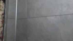 Ремонт туалета. Сняли систему выравнивания плитки со стен. Часть 10