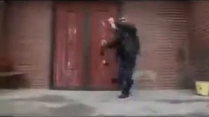 Гопота танцует