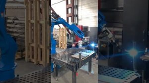 Промышленный робот CROBOTP - CRP ROBOT на производстве металлической мебели