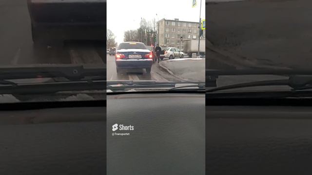 Не спеши на повороте #Shorts #автомобили #дтп #аварии