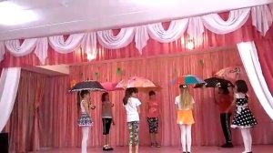 4 класс выступил на осенний бал!! Танец с зонтиками)