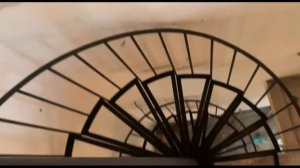 Винтовая лестница на 3-й этаж.