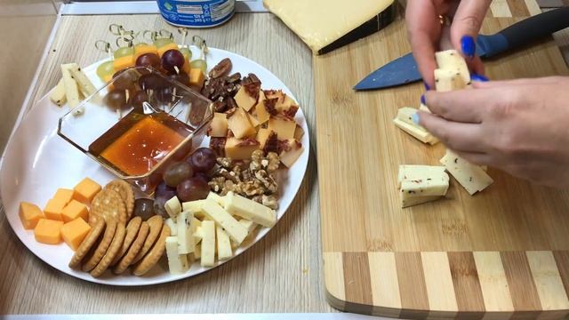 Шикарная закуска на праздничный стол! Или сырная тарелка за 10 минут! смотреть онлайн