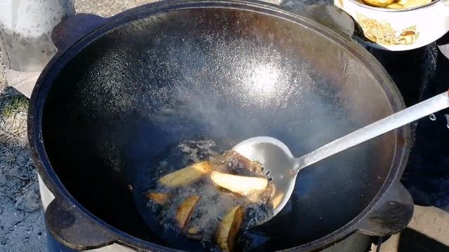 Милана готовит... Свиные ребрышки "Упс!" с картошкой в казане