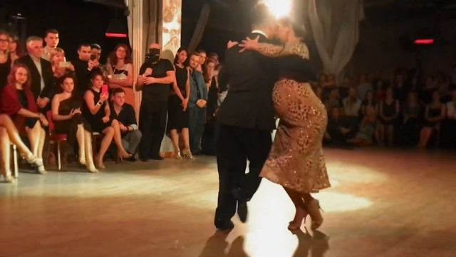 Sebastian Achaval and Roxana Suarez. Mensaje by Anibal Troilo. Show 1 of 4. смотреть онлайн