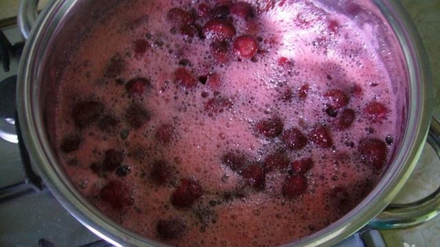 Клубничное варенье с целыми ягодами
