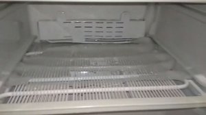 Как быстро разморозить морозилку при помощи строительного фена!