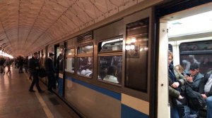 81-740/741.1 Русич На станции Спортивная