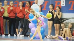 Моё выступление на соревнованиях по художественной гимнастике 2013 год . Упражнение с мячом!!!☺