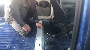 Подготовка пола для установки сидений второго ряда на Volkswagen Caddy
