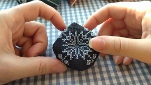 Прикладная вышивка. Игольницы подушечки и бискорню.