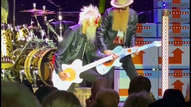 ZZ Top BIlly F Gibbons designed GT40 NEWMAN Guitars and Magnatone Amps. смотреть онлайн