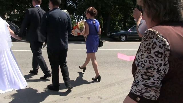 Свадьба в деревне.Поздравления молодожёнов после регистрации в ЗАГСе. смотреть онлайн