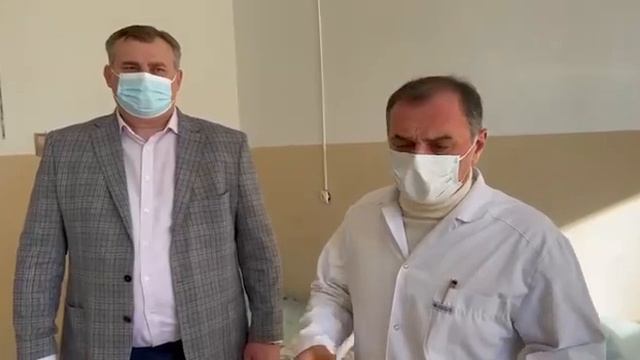 Эдуард Бутба провел рабочее совещание в Сухумской инфекционной больнице смотреть онлайн