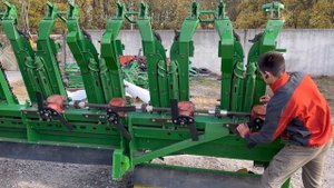 Жатка кукурузная JOHN DEERE 892 8/70 с сечкарем ( производства Италия) Аналог 608C +38 096 513 5339