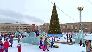 Магнитогорск, новогодняя площадь Народных гуляний, днём (03.01.2021)